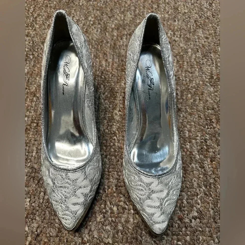 Wild Rose bedazzled NWOT size 10 - Picture 2 of 8